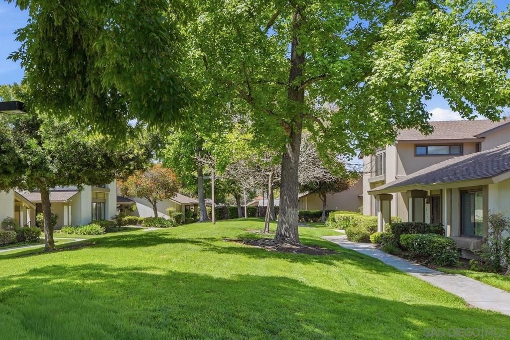 Image 3 of property listing at 10188 Dafne Ln., San Diego, CA 92124