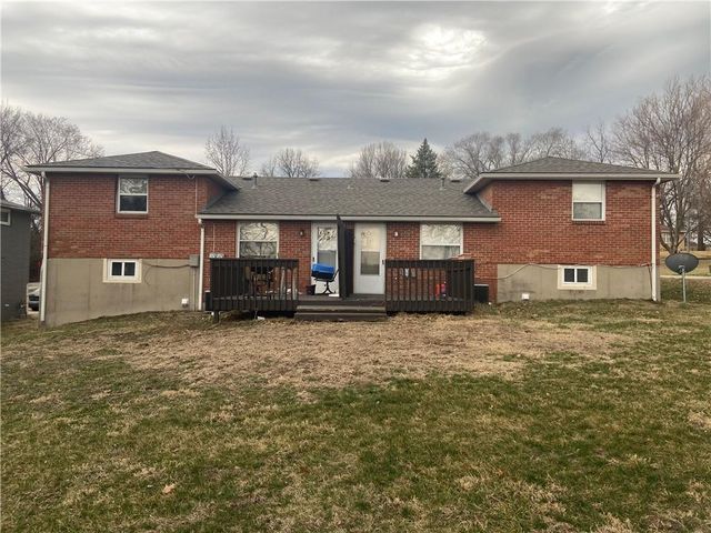 9010-9012 Catherine Road, Pleasant Valley, MO 64068