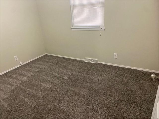 9010-9012 Catherine Road, Pleasant Valley, MO 64068