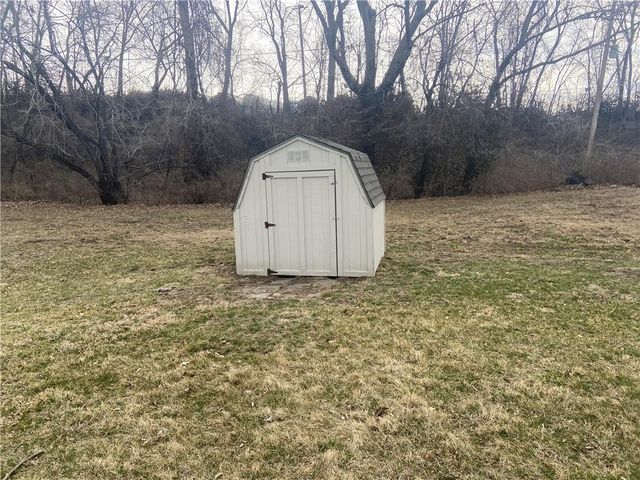 9010-9012 Catherine Road, Pleasant Valley, MO 64068