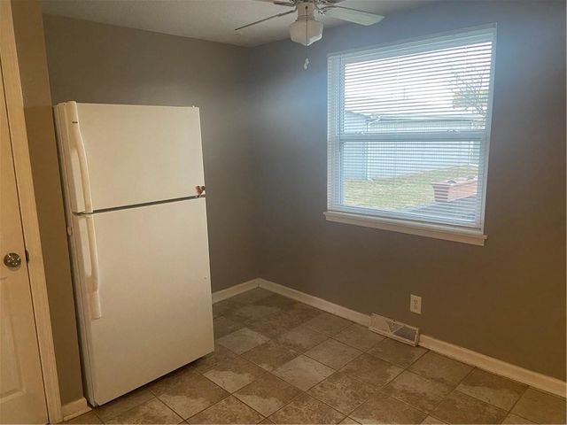 9010-9012 Catherine Road, Pleasant Valley, MO 64068