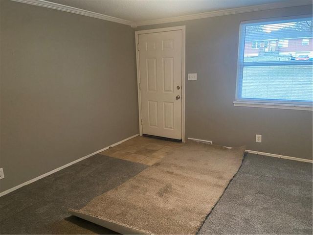 9010-9012 Catherine Road, Pleasant Valley, MO 64068