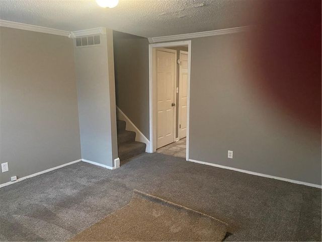 9010-9012 Catherine Road, Pleasant Valley, MO 64068