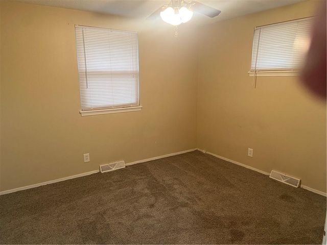 9010-9012 Catherine Road, Pleasant Valley, MO 64068