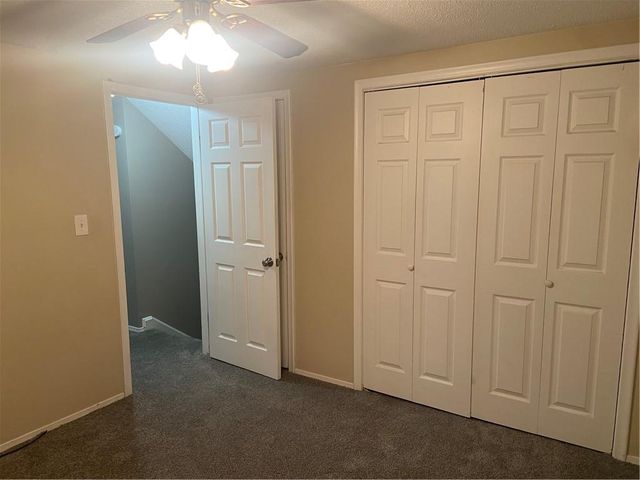 9010-9012 Catherine Road, Pleasant Valley, MO 64068