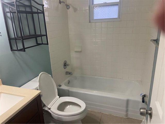 9010-9012 Catherine Road, Pleasant Valley, MO 64068