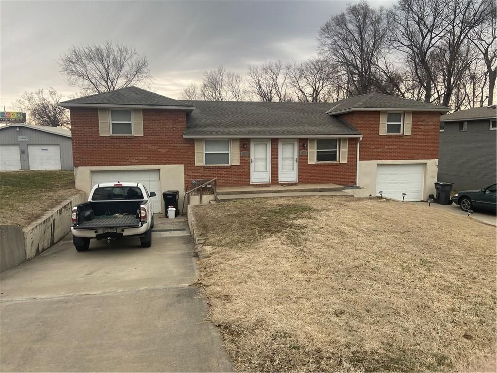 9010-9012 Catherine Road, Pleasant Valley, MO 64068