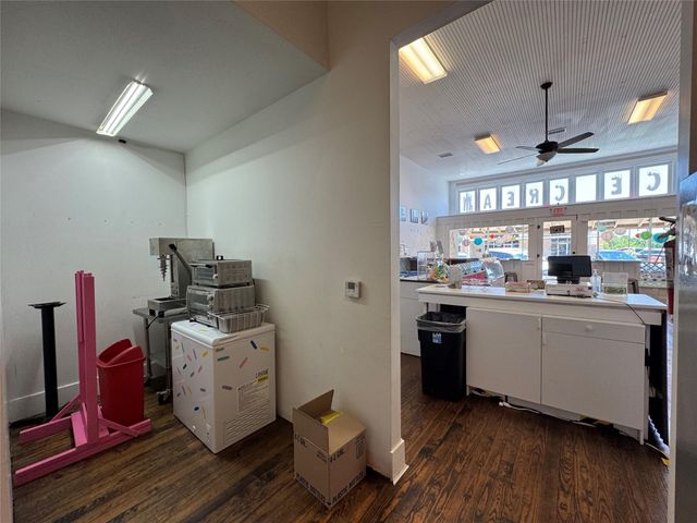24 N Main ST, Elgin, TX 78621