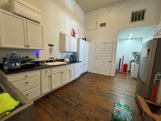 24 N Main ST, Elgin, TX 78621