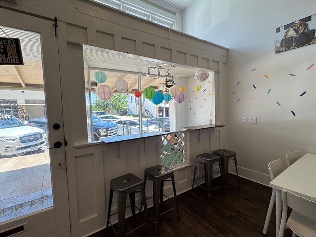 24 N Main ST, Elgin, TX 78621