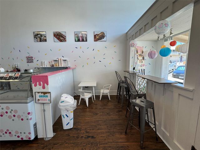 24 N Main ST, Elgin, TX 78621