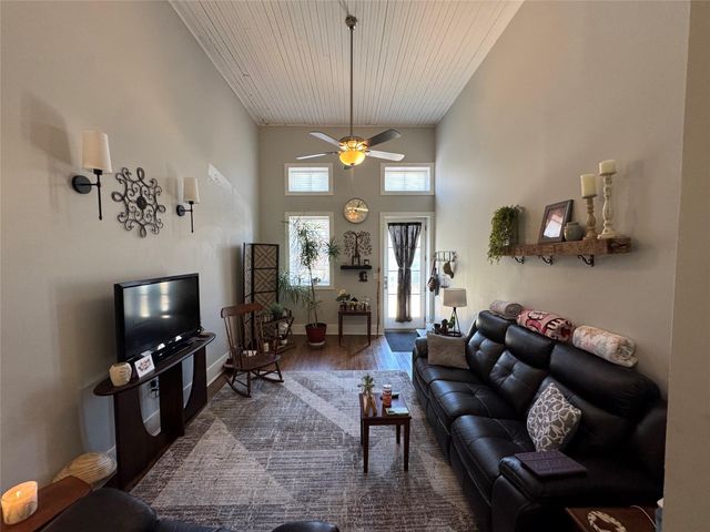 24 N Main ST, Elgin, TX 78621