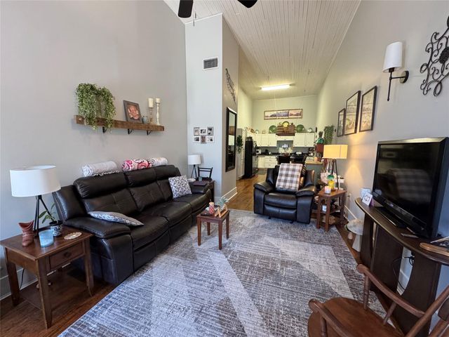 24 N Main ST, Elgin, TX 78621