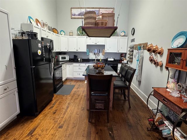 24 N Main ST, Elgin, TX 78621