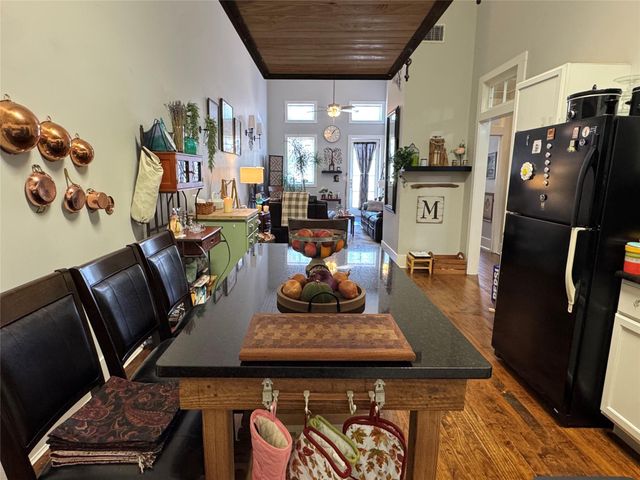 24 N Main ST, Elgin, TX 78621