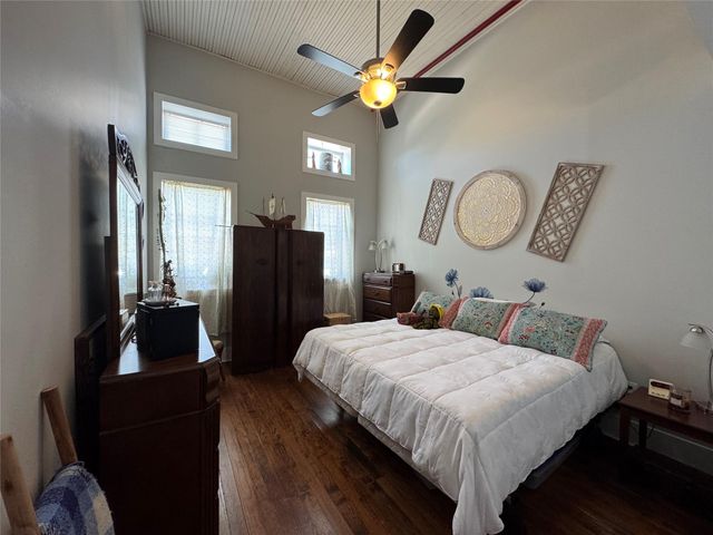 24 N Main ST, Elgin, TX 78621