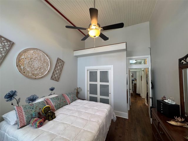 24 N Main ST, Elgin, TX 78621