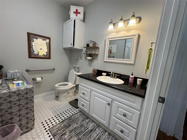 24 N Main ST, Elgin, TX 78621