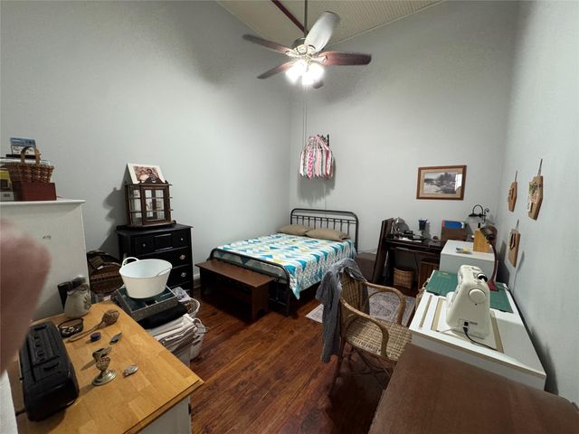 24 N Main ST, Elgin, TX 78621