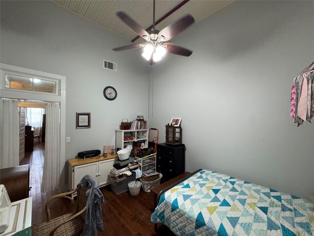 24 N Main ST, Elgin, TX 78621
