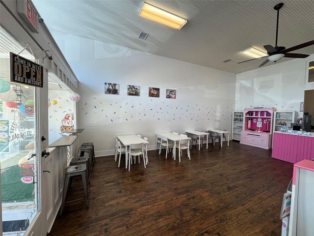 24 N Main ST, Elgin, TX 78621