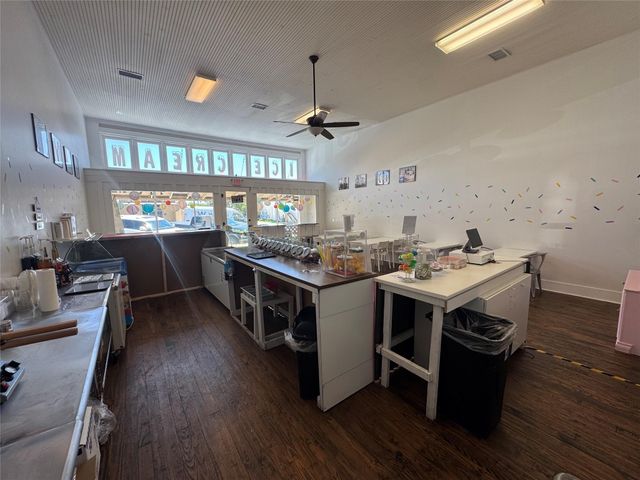 24 N Main ST, Elgin, TX 78621