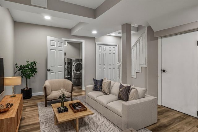 19 Delford, Boston, MA 02131