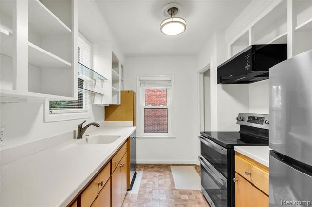 4246 Elmwood Avenue, Royal Oak, MI 48073