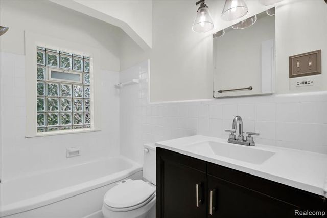 4246 Elmwood Avenue, Royal Oak, MI 48073