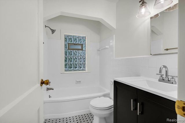 4246 Elmwood Avenue, Royal Oak, MI 48073