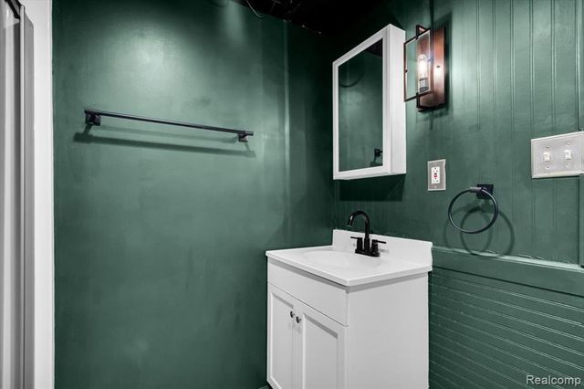 4246 Elmwood Avenue, Royal Oak, MI 48073