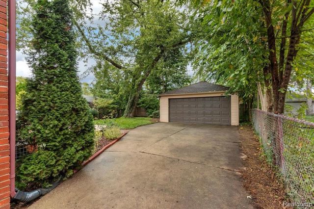 4246 Elmwood Avenue, Royal Oak, MI 48073