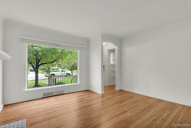 4246 Elmwood Avenue, Royal Oak, MI 48073