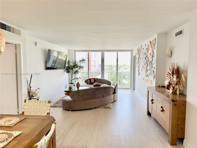 3140 S Ocean Dr 512, Hallandale Beach, FL 33009