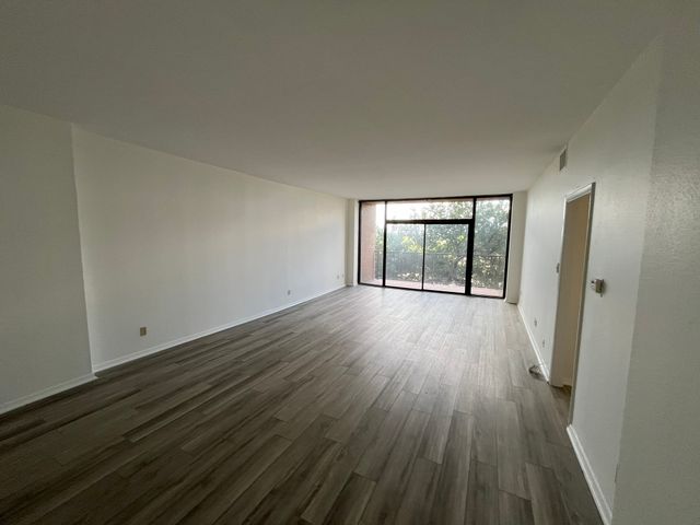 5200 Keller Springs Road 526, Dallas, TX 75248