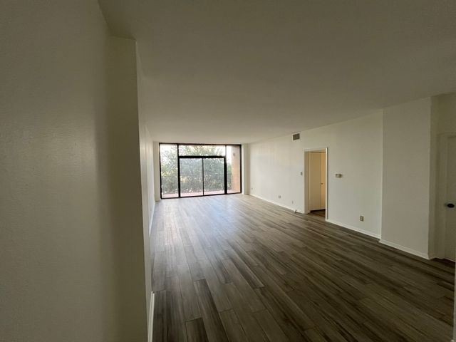 5200 Keller Springs Road 526, Dallas, TX 75248