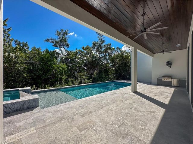 122 Sea Lavender LN, Marco Island, FL 34145