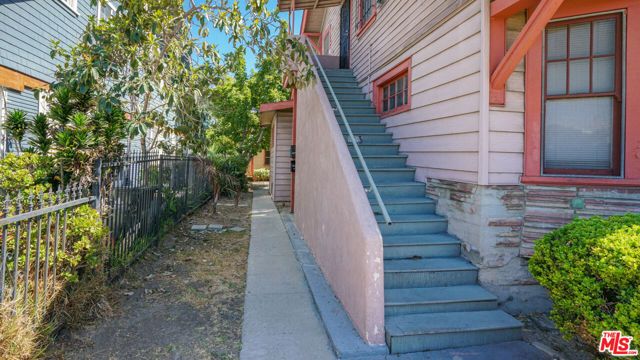 1111 W 47th Street, Los Angeles, CA 90037