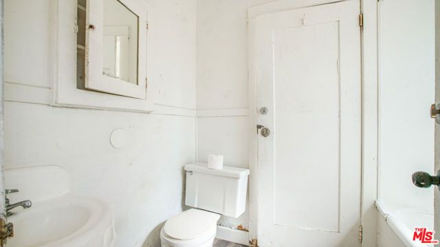 1111 W 47th Street, Los Angeles, CA 90037