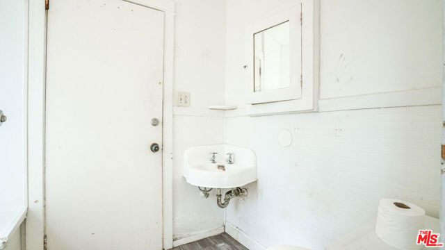 1111 W 47th Street, Los Angeles, CA 90037