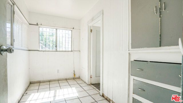 1111 W 47th Street, Los Angeles, CA 90037