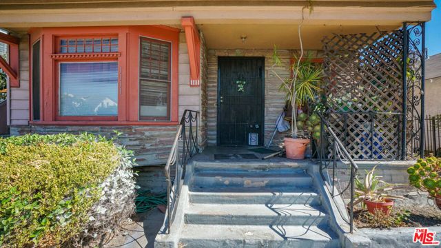 1111 W 47th Street, Los Angeles, CA 90037