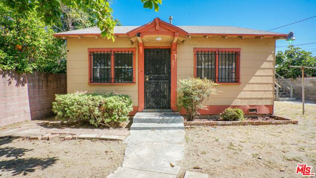 1111 W 47th Street, Los Angeles, CA 90037