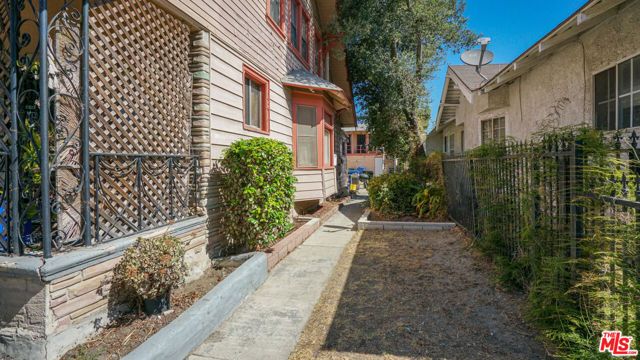 1111 W 47th Street, Los Angeles, CA 90037