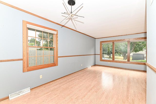 209 Parkview DRIVE, Burlington, WI 53105
