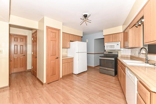 209 Parkview DRIVE, Burlington, WI 53105