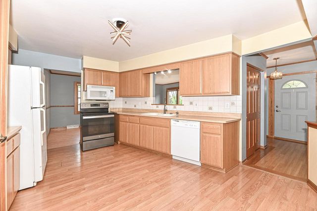 209 Parkview DRIVE, Burlington, WI 53105
