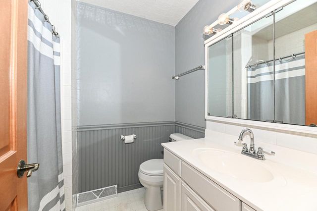 209 Parkview DRIVE, Burlington, WI 53105