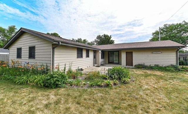 209 Parkview DRIVE, Burlington, WI 53105