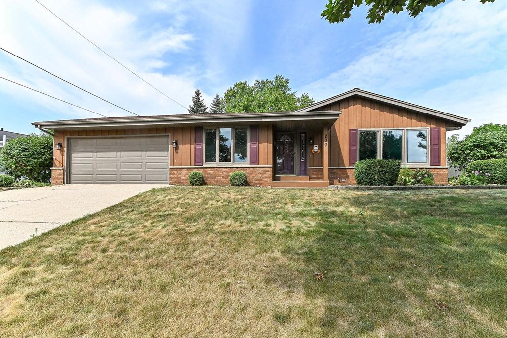 209 Parkview DRIVE, Burlington, WI 53105